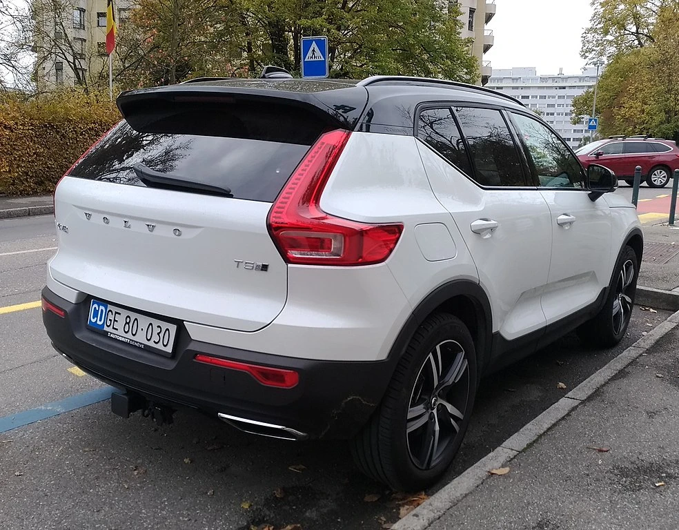 Volvo XC40 rear autodrivel