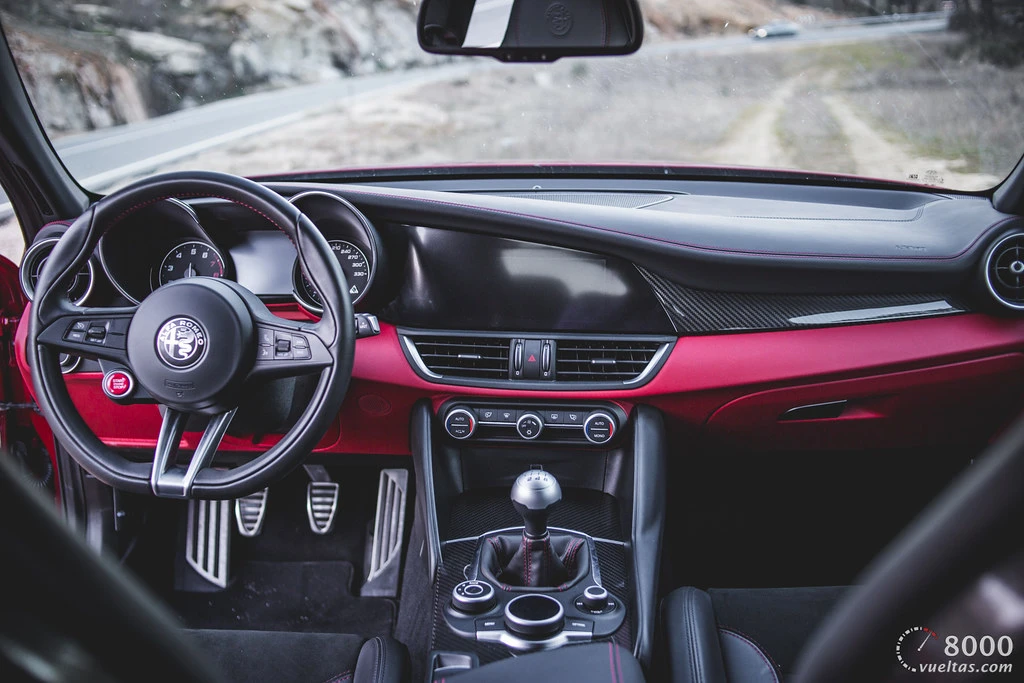 Alfa Romeo Giulia interior autodrivel