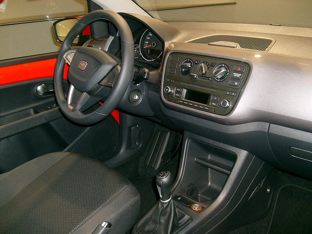 Seat Mii interior autodrivel