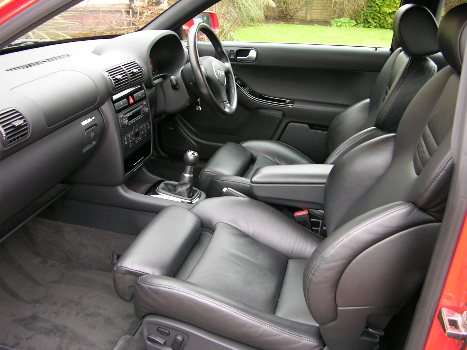 Audi A3 8L interior aproapemasini