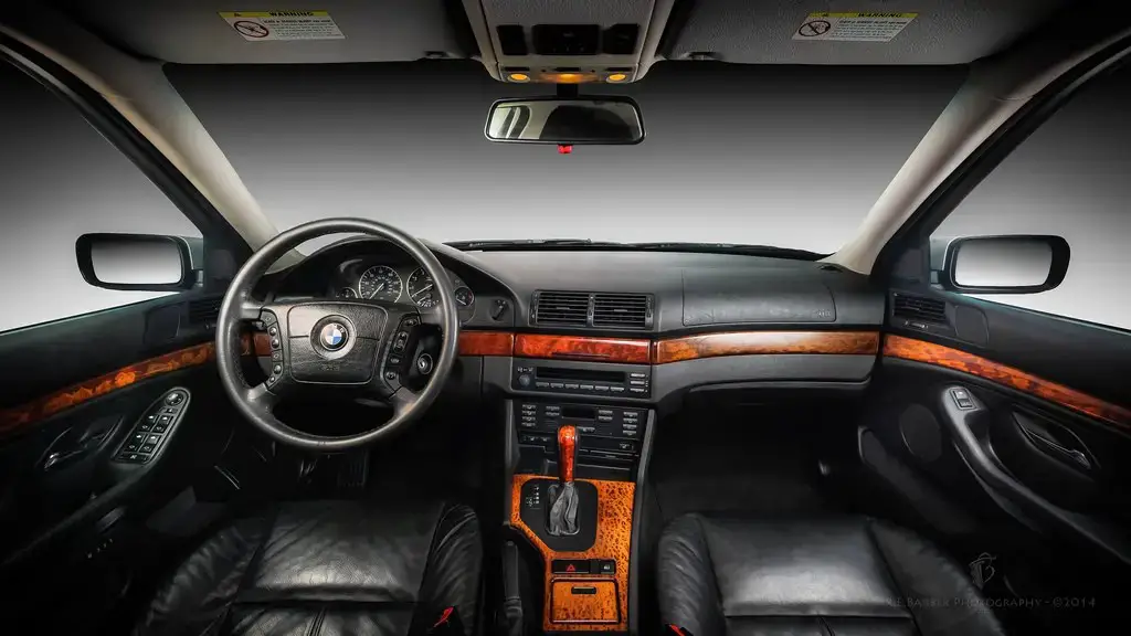 BMW 5 Series E39 interior almostcarreviews