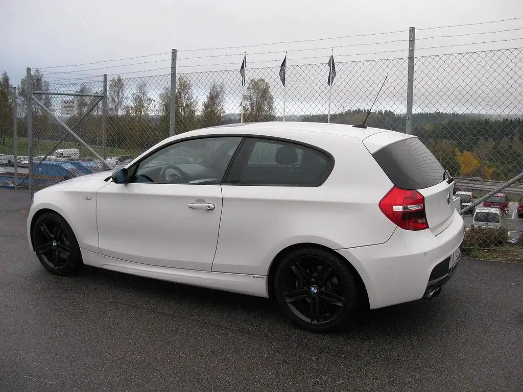 BMW Seria 1 E87 rear almostcarreviews