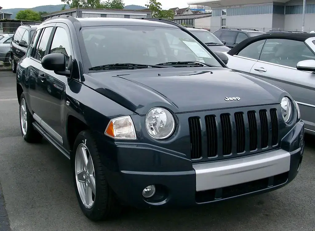 Jeep Compass MK49 front almostcarreviews