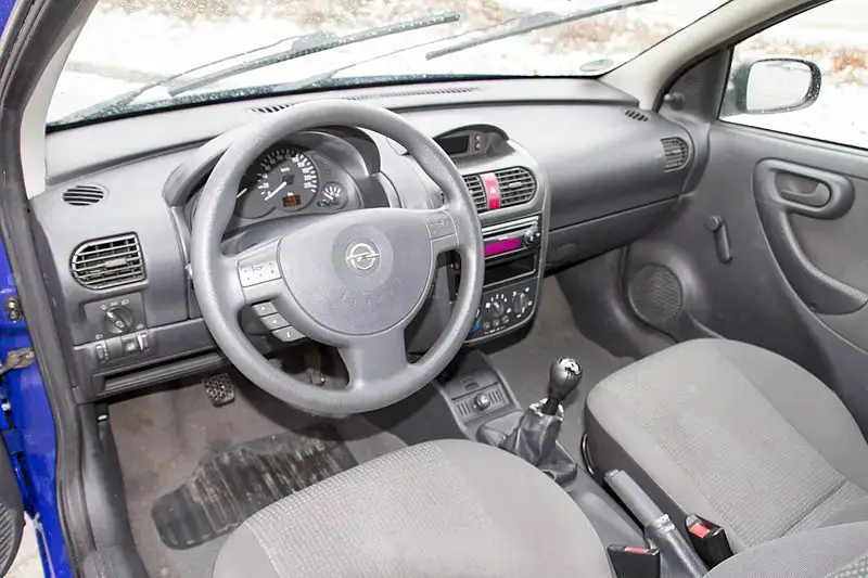 Vauxhall Corsa C interior aproapemasini