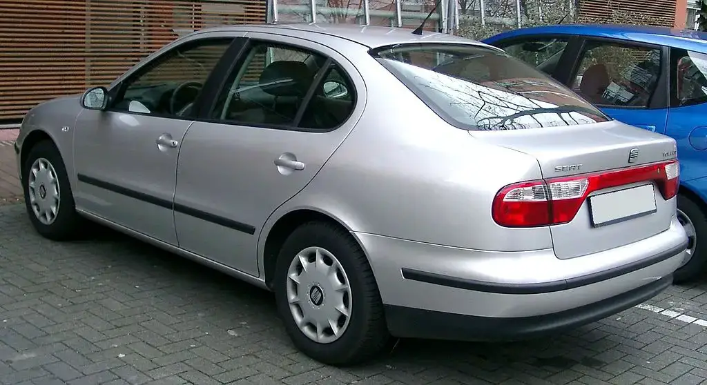Seat Toledo 1M rear side almostcarreviews